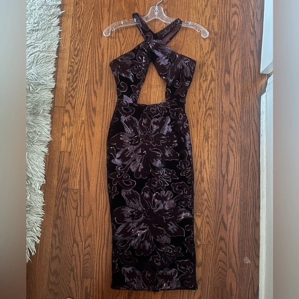 Michael Costello x REVOLVE Sequin Velvet Cutout Midi Dress Plum Burgundy – XXS - Picture 4 of 8